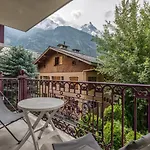 Villa Vallet- Newly Renovated 2 Bedroom Nestled Just Off The Main Street