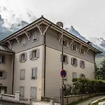 Villa Vallet- Newly Renovated 2 Bedroom Nestled Just Off The Main Street