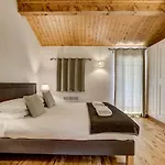 Pic Janvier - Alpes Travel - Les Praz (sleeps 4-6)