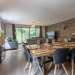 Appartement Moderne Avec Sauna, Balcon Et Parking A Chamonix - Fr-1-343-246