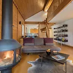 Villa Vallet Apartment 12 - Alpes Travel - Central Chamonix - Sleeps 8