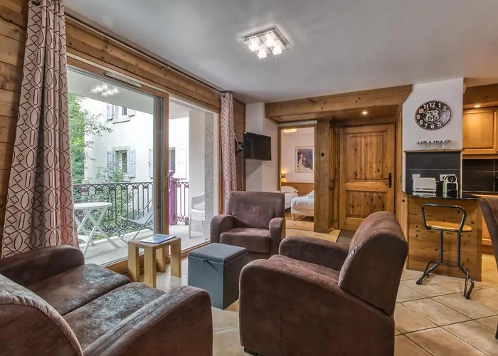 Villa Vallet- Newly Renovated 2 Bedroom Nestled Just Off The Main Street