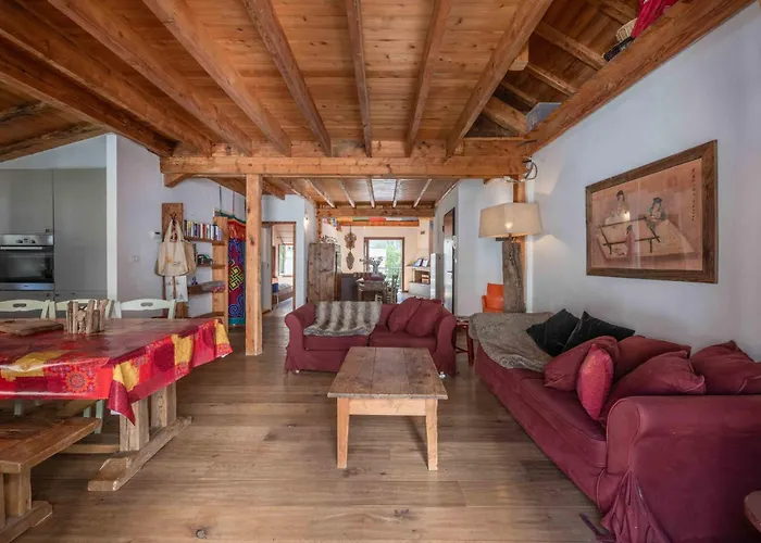 Spacious Loft On Pedestrian Street With Views