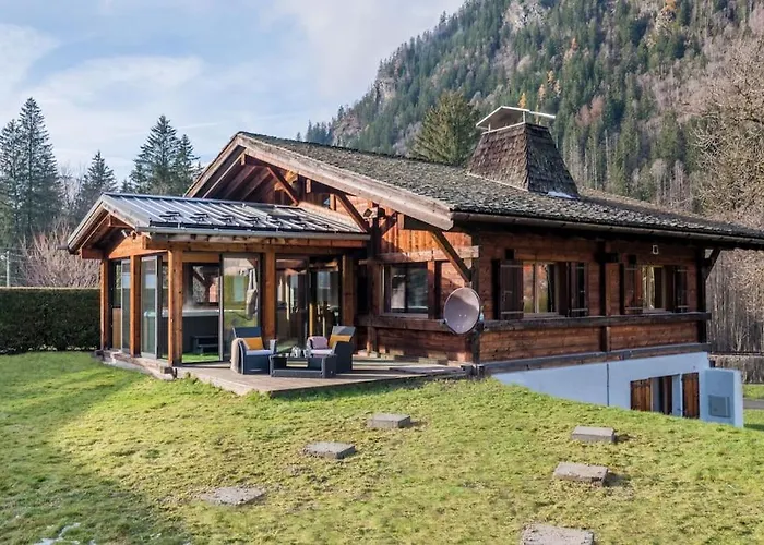 Chalet Altura- 5 Bedrooms - Jacuzzi And Sauna - By Cozee Rentals