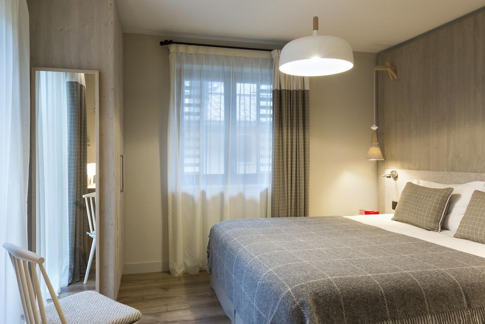 Hotel Heliopic & 4*