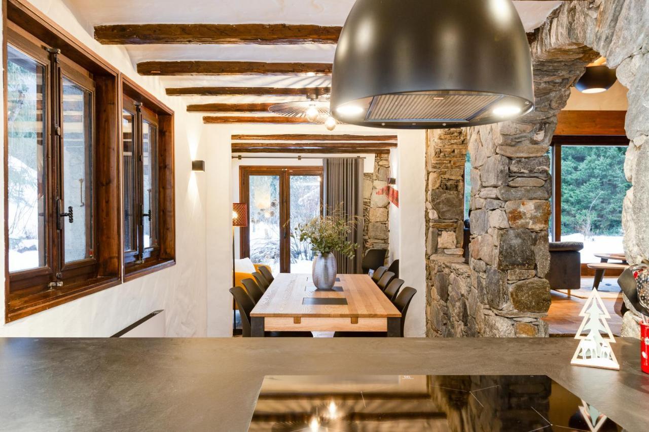 Chalet Les Praz - 280sqm - Sauna Cinema Fitness - 5 Bedrooms In Heart Of Les Praz - By Cozee Chamonix