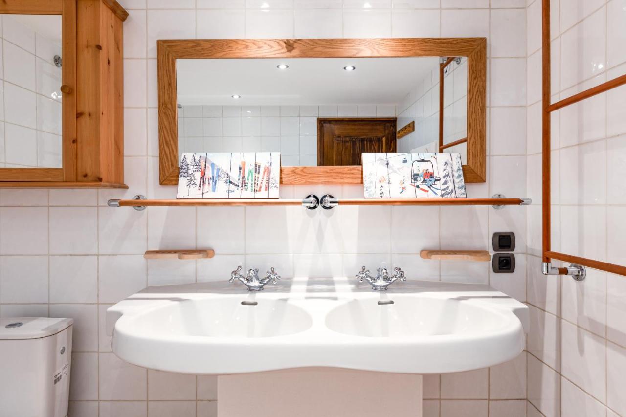 Les Praz - 280sqm - Sauna Cinema Fitness - 5 Bedrooms In Heart Of Les Praz - By Cozee Chalet