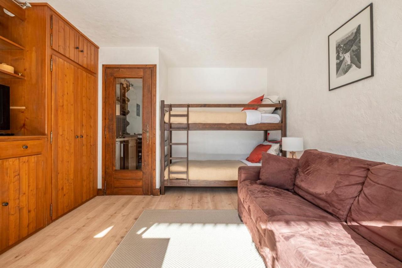 Apartment With Balcony In