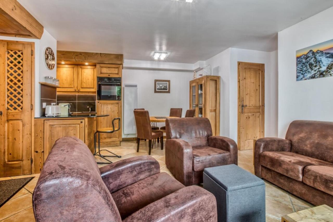 Apartment Vallet- Newly Renovated 2 Bedroom Nestled Just Off The Main Street Chamonix