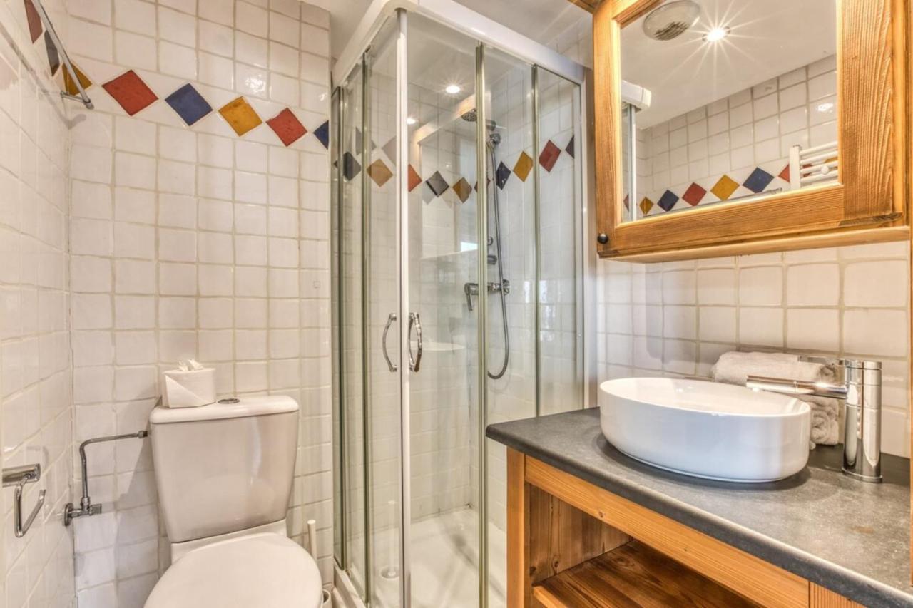 Vallet- Newly Renovated 2 Bedroom Nestled Just Off The Main Street * Chamonix