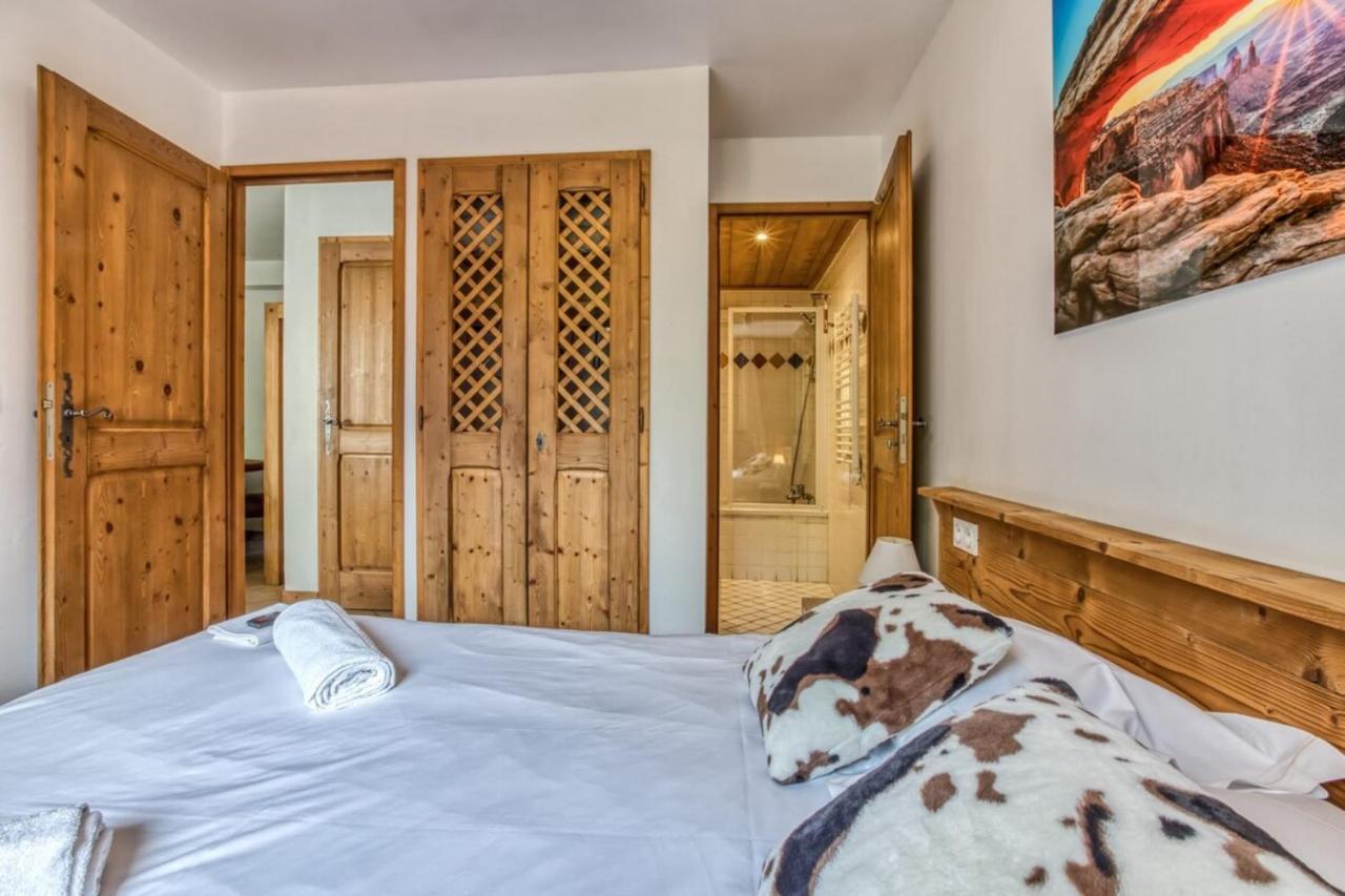 Vallet- Newly Renovated 2 Bedroom Nestled Just Off The Main Street Apartment *