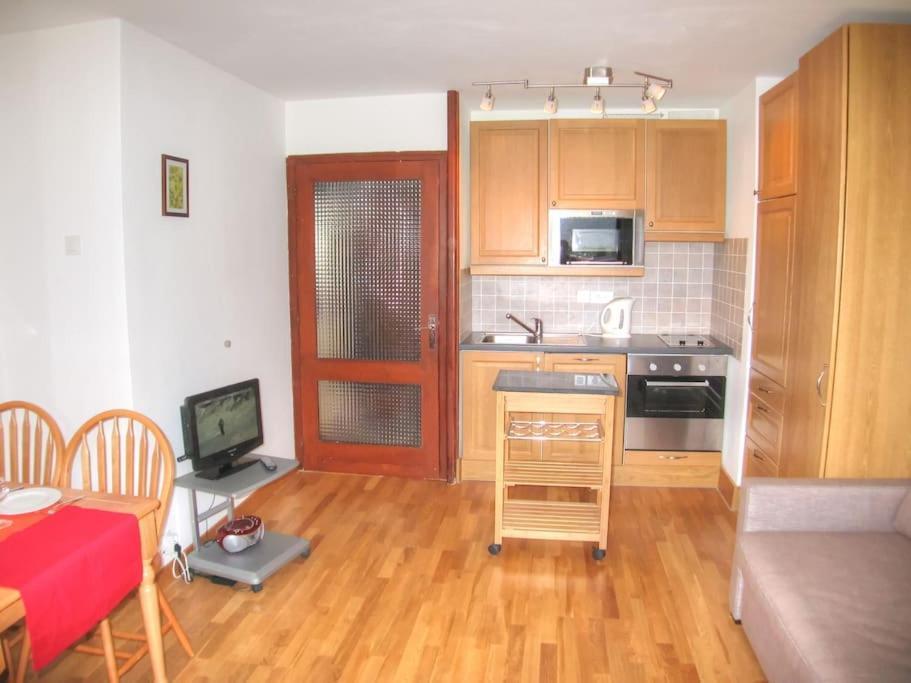 Periades, Apartment *