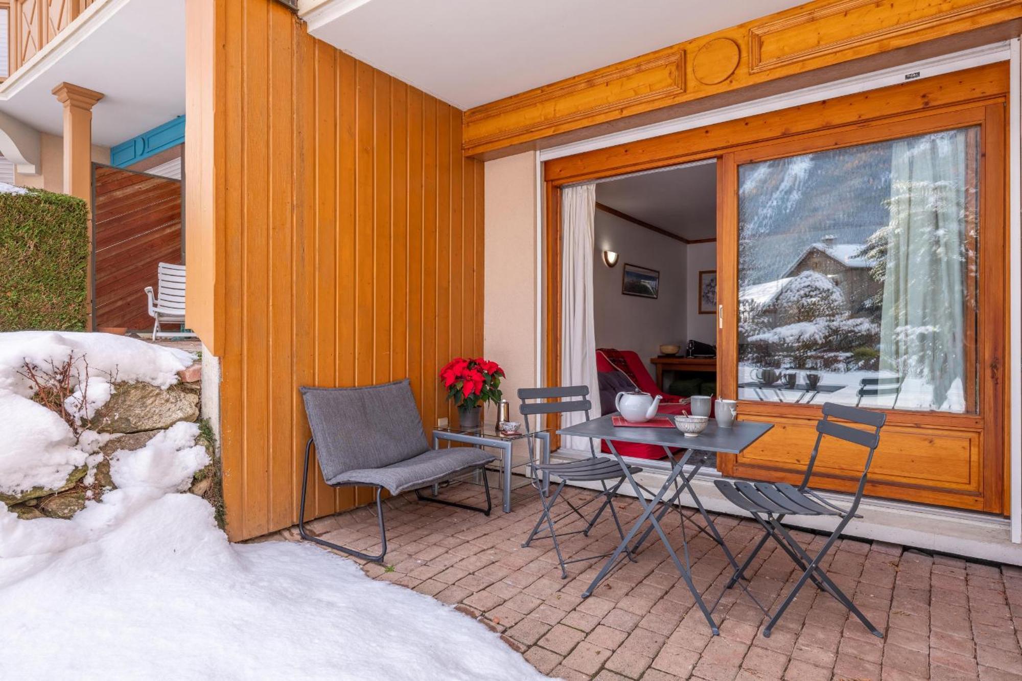 Petite Jardin: Via Des Traz B