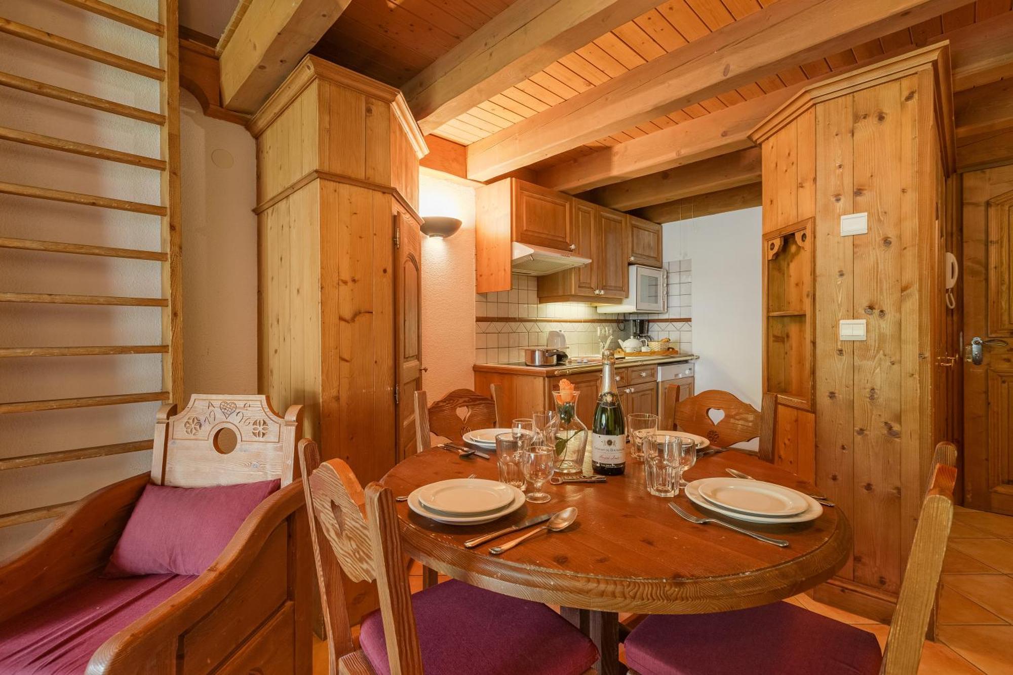 Apartment Residence Le Cristal Apartments - Happy Rentals Chamonix