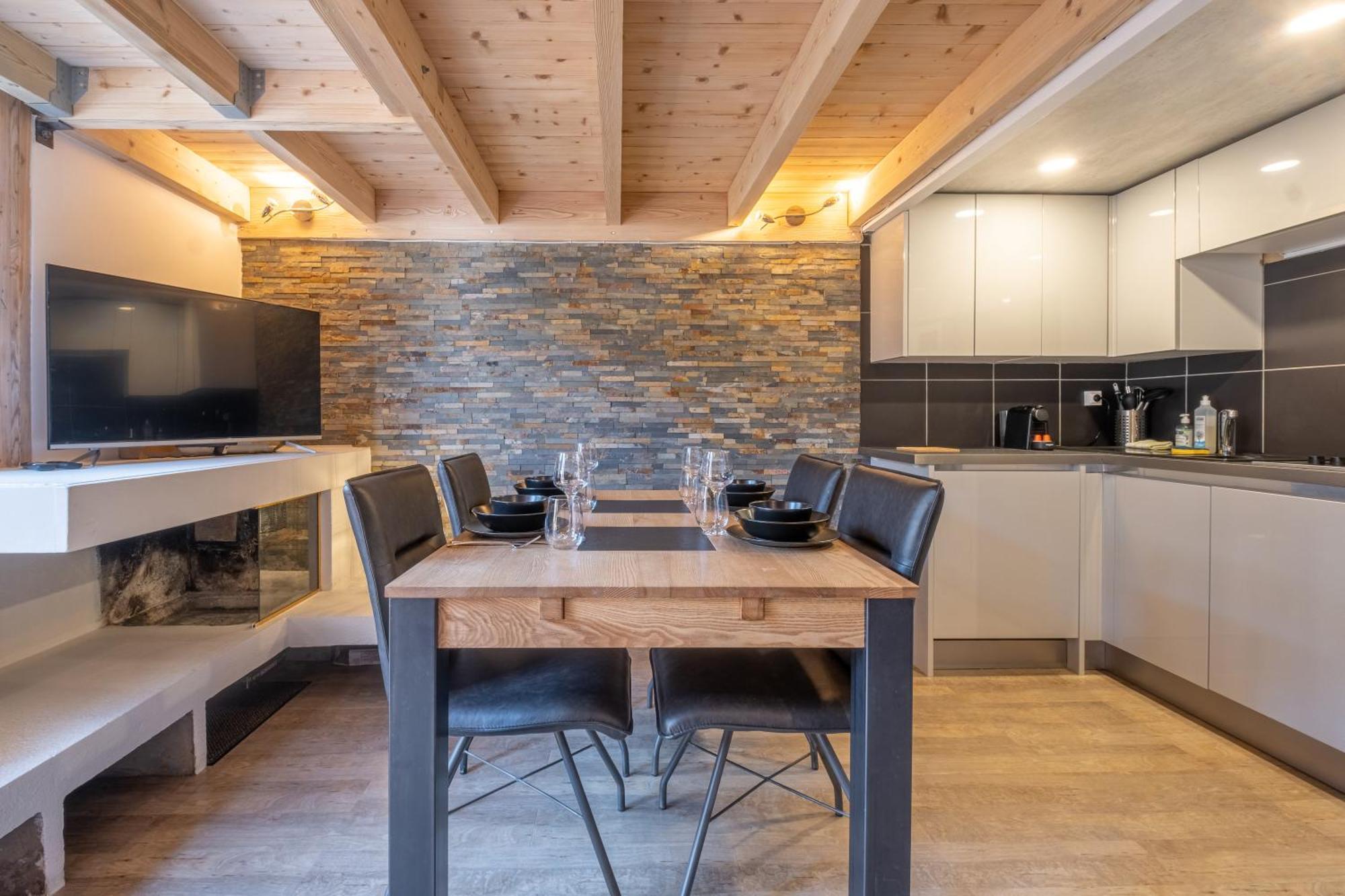 Grand Roc A - 3 Bedrooms Next To Skilift - By Cozee Chamonix