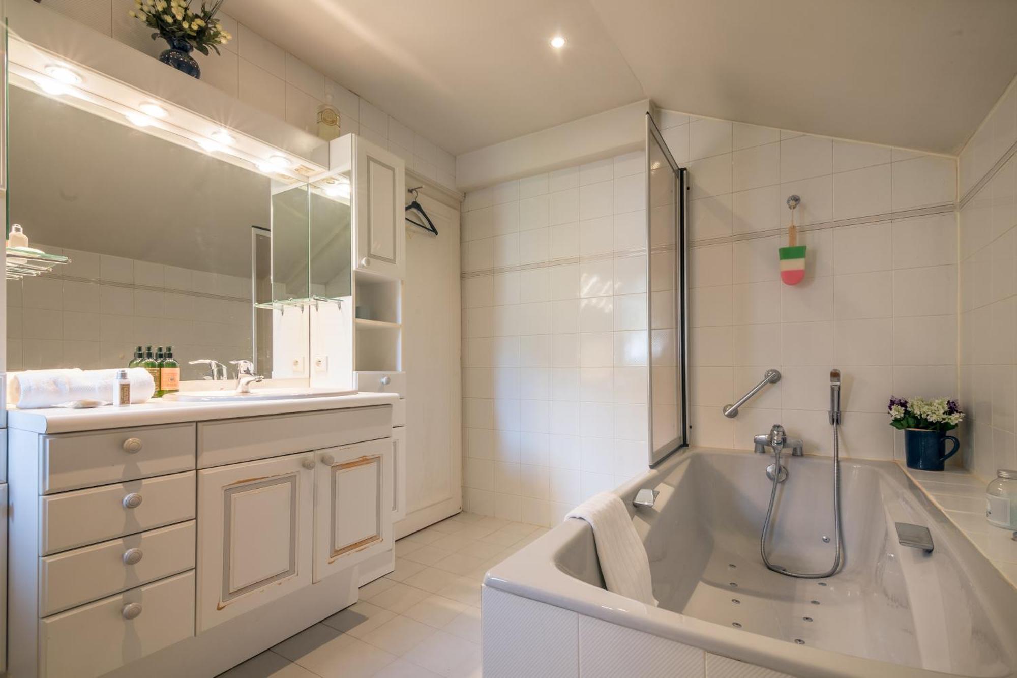 Montblanc Alpine & Sauna Retreat - Happy Chalet Chamonix