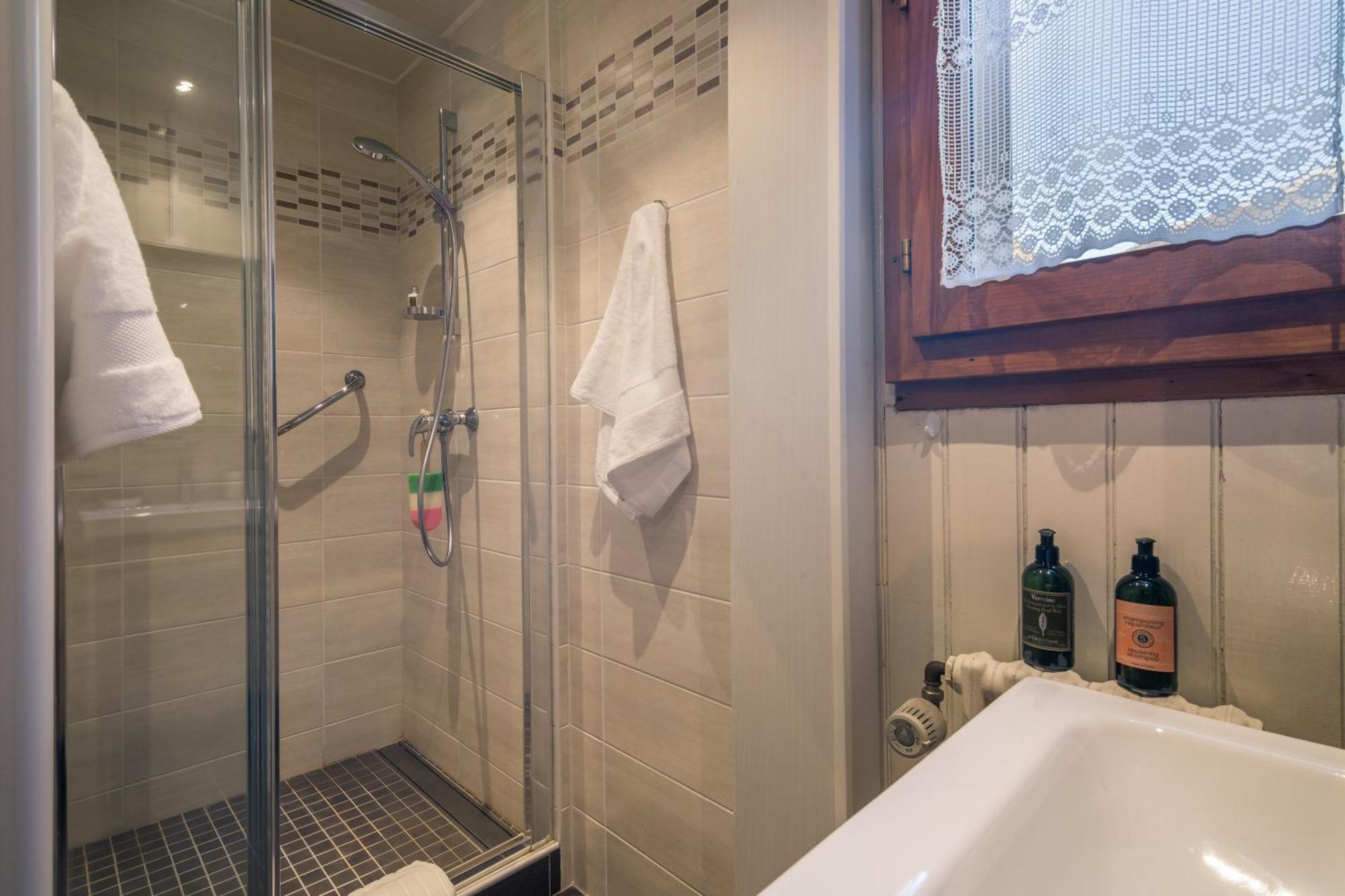 Chalet Montblanc Alpine & Sauna Retreat - Happy