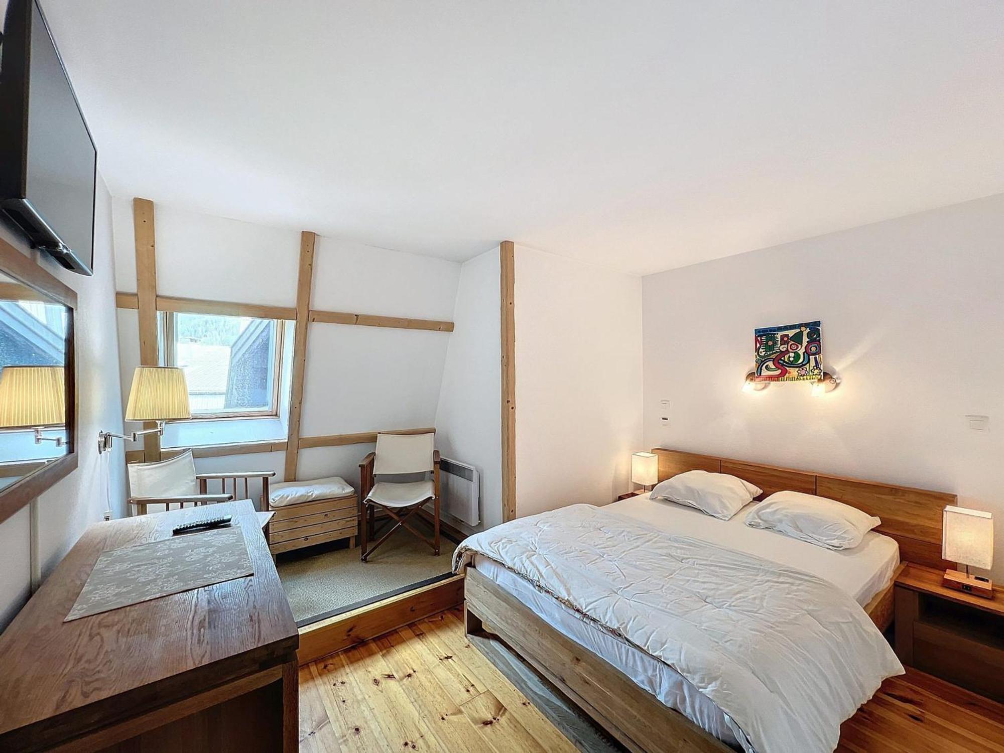 Apartment Centre, 4 Pers, 2 Ch. Avec Balcon, Parking, Proche Telepherique Et Remontees - Fr-1-507-24 Chamonix