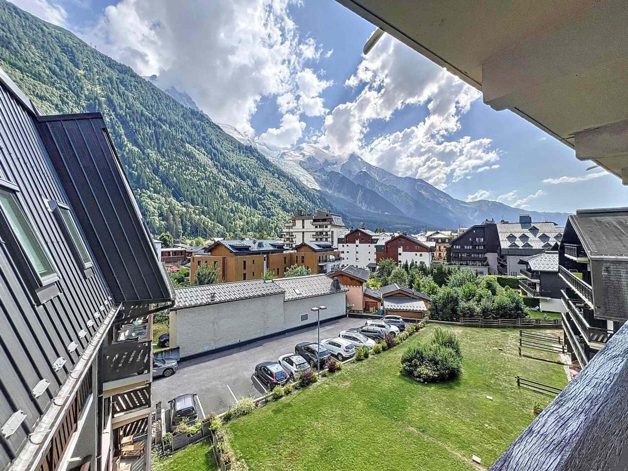 Centre, 4 Pers, 2 Ch. Avec Balcon, Parking, Proche Telepherique Et Remontees - Fr-1-507-24