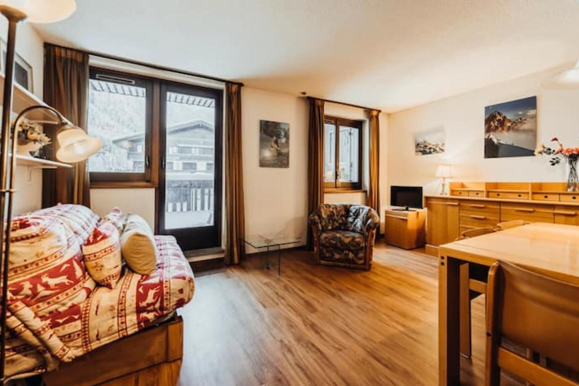 Beautiful T2 With Balcony Near Track Apartment