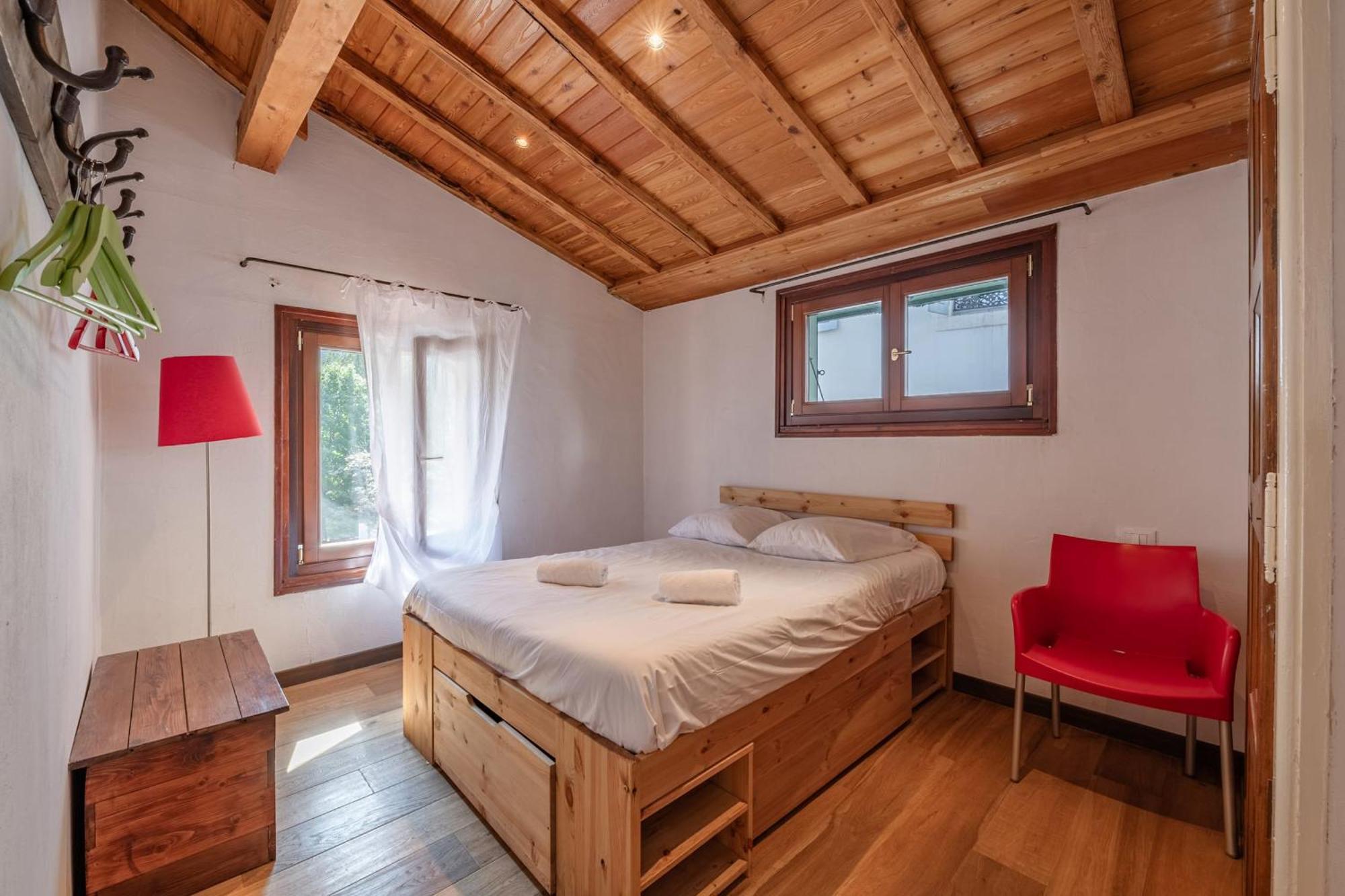 Spacious Loft On Pedestrian Street With Views Apartment *