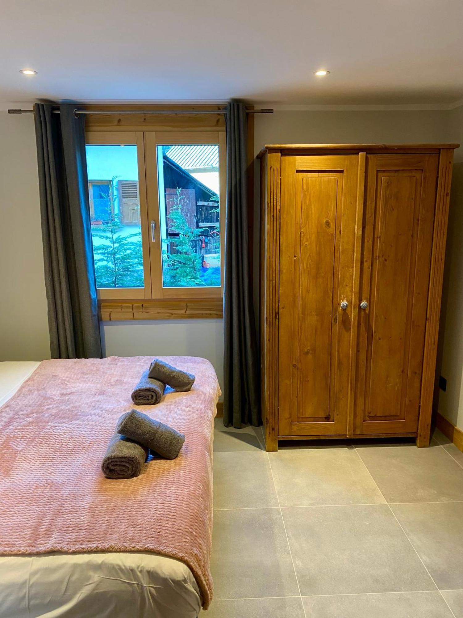 The Castle, 10 Bedroom Chalet, Centre Aparthotel *