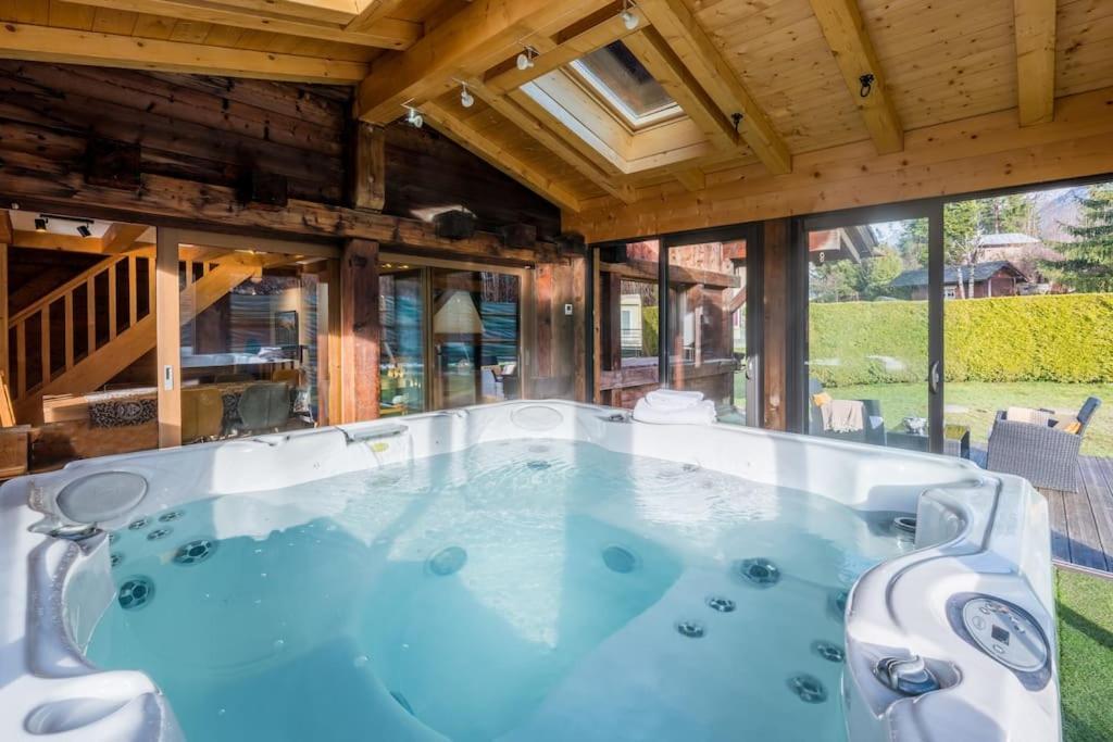 Chalet Altura- 5 Bedrooms - Jacuzzi And Sauna - By Cozee