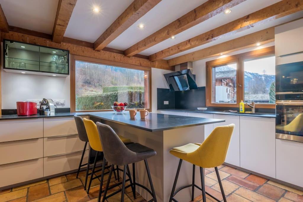 Altura- 5 Bedrooms - Jacuzzi And Sauna - By Cozee Chalet