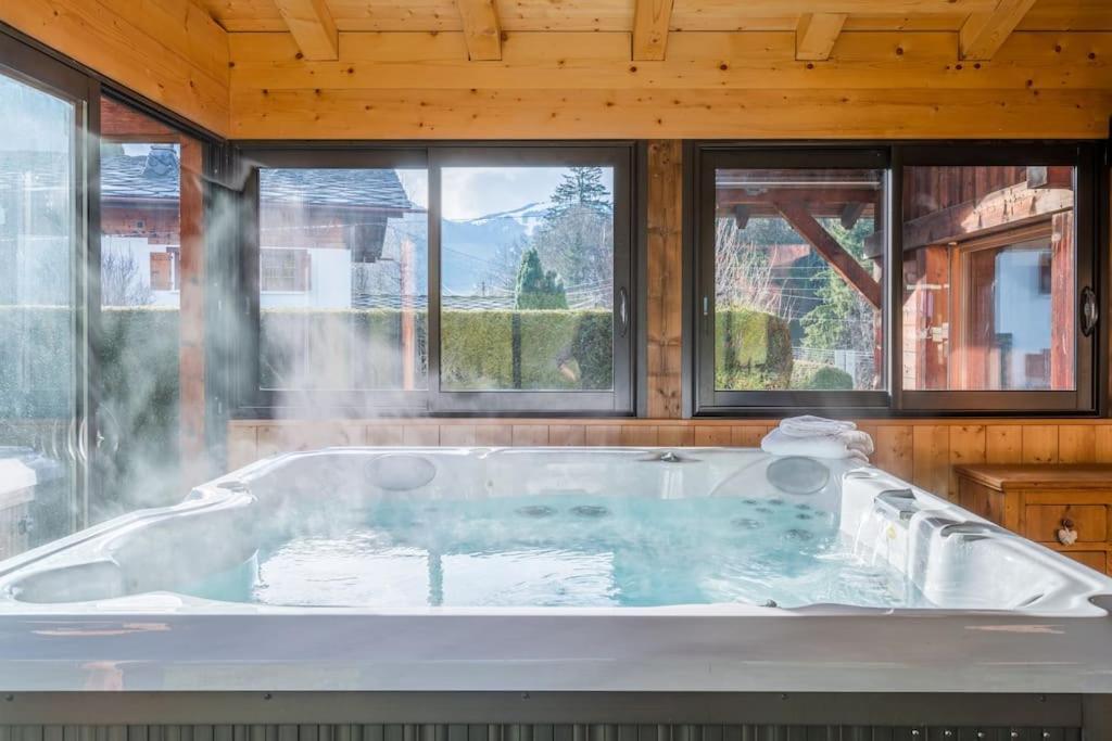 Chalet Altura- 5 Bedrooms - Jacuzzi And Sauna - By Cozee *