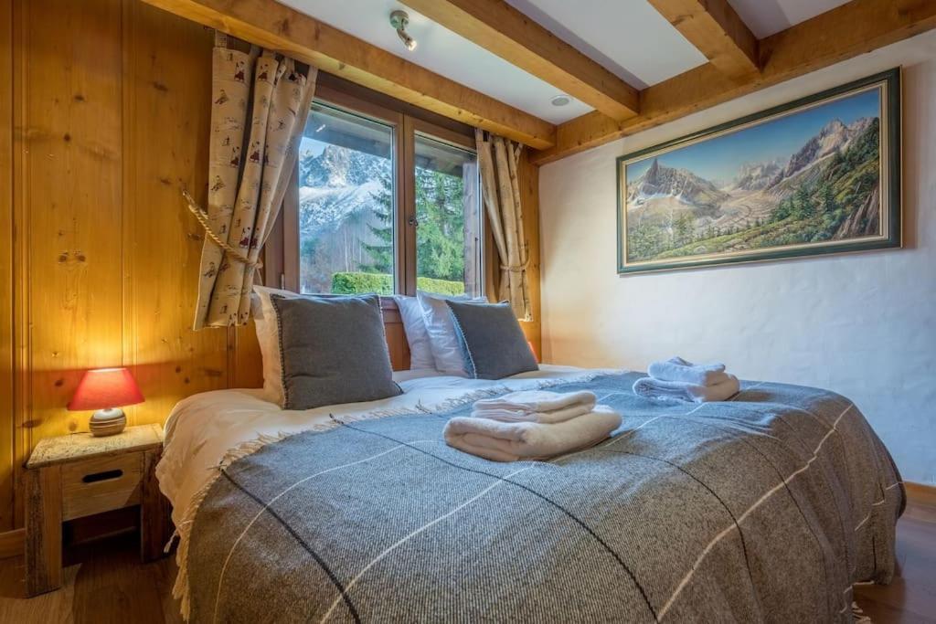Chalet Altura- 5 Bedrooms - Jacuzzi And Sauna - By Cozee