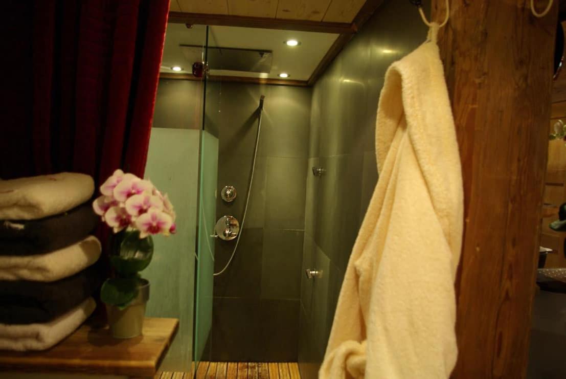 Hotel Les De Philippe Avec Jacuzzis Privatifs *