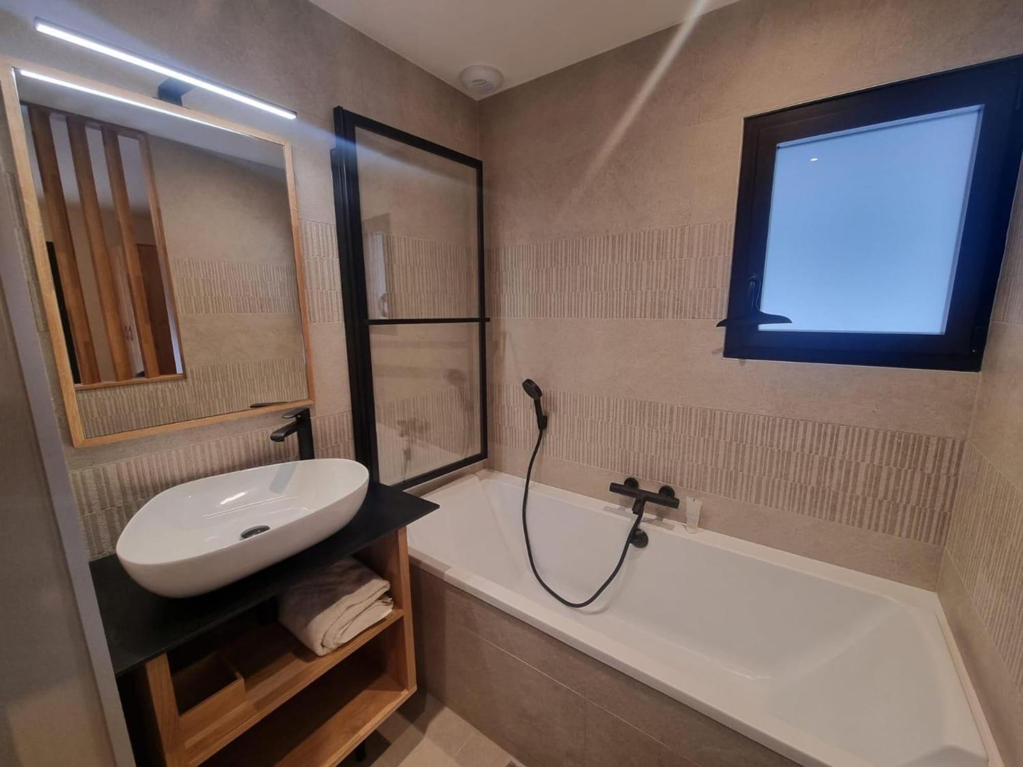 Spacieux Avec Jacuzzi, Animaux Acceptes Et Parking Prive - Fr-1-343-260