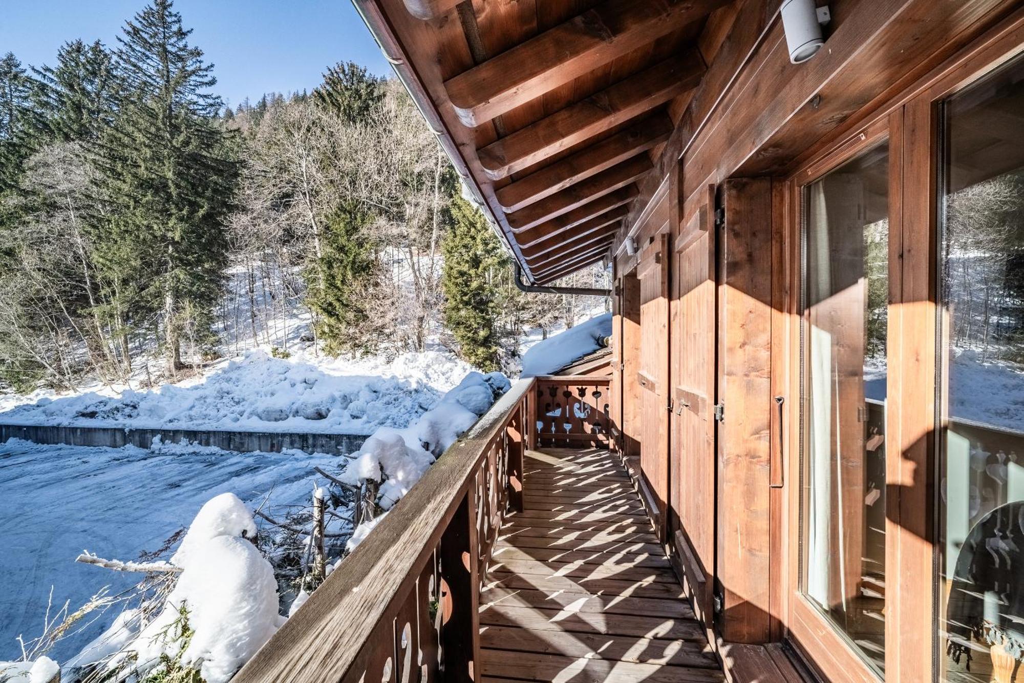 Olea - By Emerald Chalet