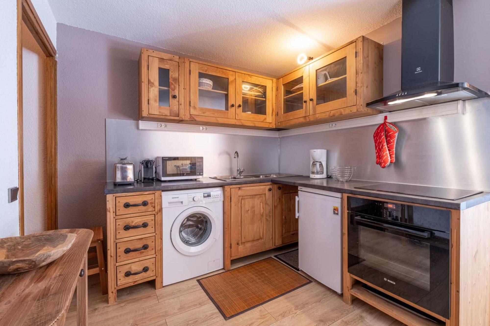 Beautiful 50m With 2 Balconies And Mountain View Apartment