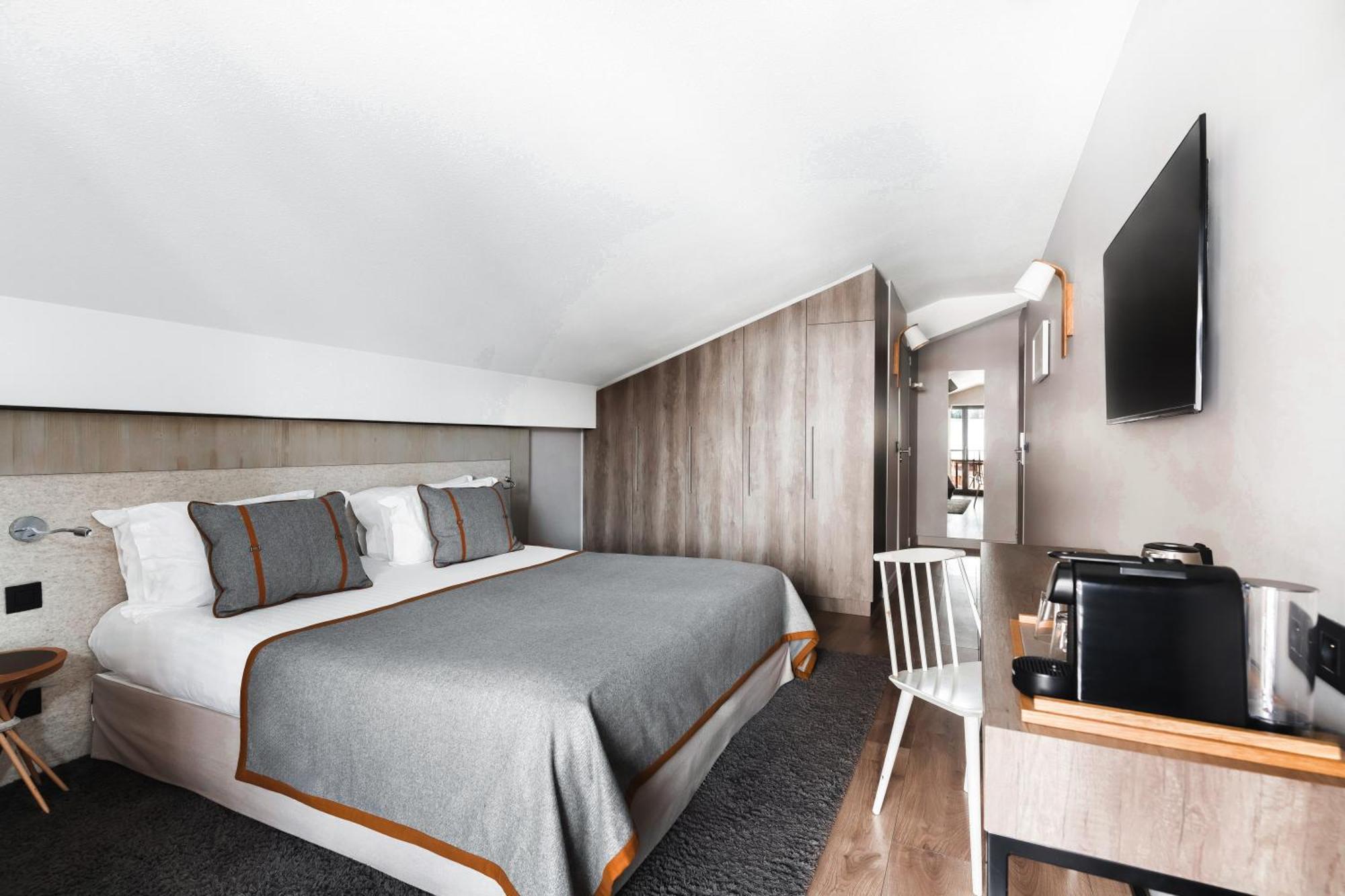 Hotel Heliopic & 4*