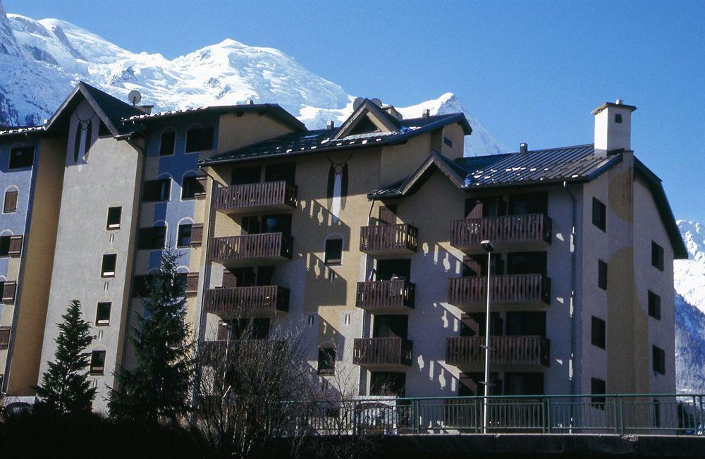 Pierre & Le Chamois Blanc