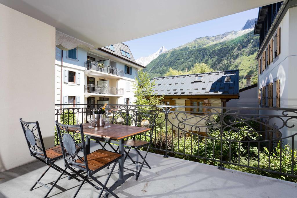 Le Paradis 8 - Year *