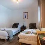Petit Yeti Chalet