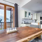 Yeti Lodge Chalets&Apartments