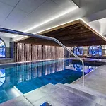 Thedrus Luxury Apt, Swimming Pool, Spa & More