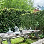 apartement ensoleillé avec un grand jardin