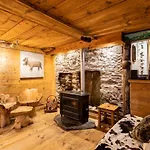 Chalet Pele - Alpes Travel - Central Chamonix - Sleeps 11