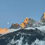 L\'Aiguille De L\'M