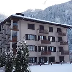 Apartment Le Cristal Des Glaces By Interhome