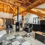 Luxurious 3-Bedroom Flat With Sauna And Garage