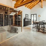 Luxurious 3-Bedroom Flat With Sauna And Garage