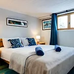 Chamonix Large Chalet, Sleeps 12, 200M2, 5 Bedroom, 4 Bathroom, Garden, Jacuzzi, Sauna