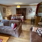 Large Apartment In Chamonix - Close To The Slopes
