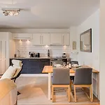 Apartment Cosmiques - Alpes Travel - Central Chamonix - Sleeps 4