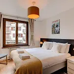 Apartment Cosmiques - Alpes Travel - Central Chamonix - Sleeps 4